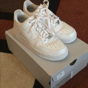 Men’s Air Force 1 ‘07 size 9